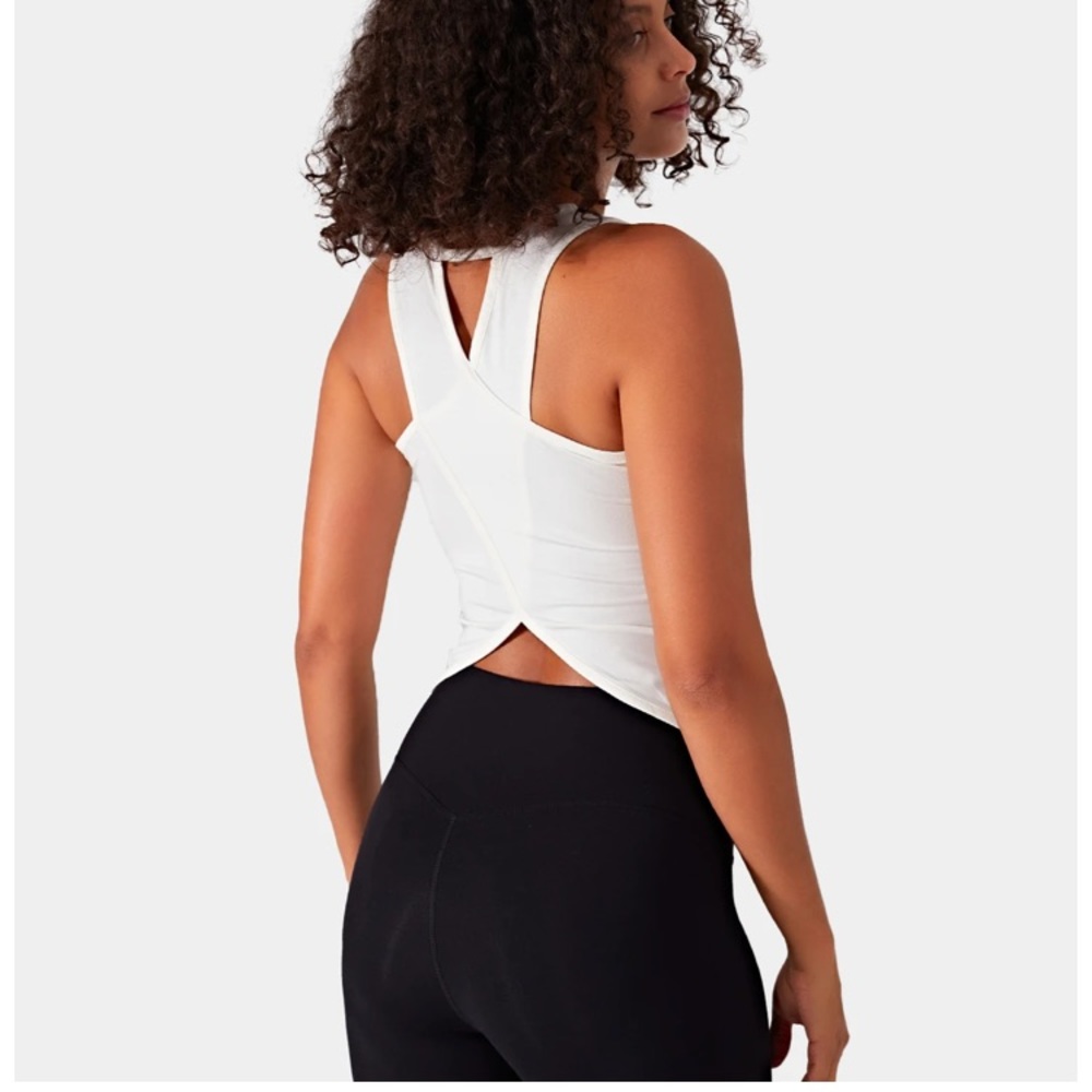 - SOLD - NWT Halara Asymmetrical Crossover Gym Tank Top M